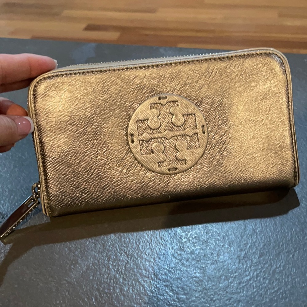 Authentic Tory Burch Zipper Wallet